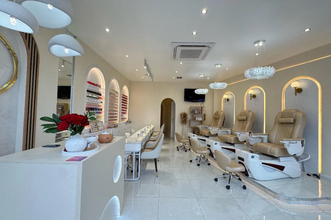 Elegant nail finish